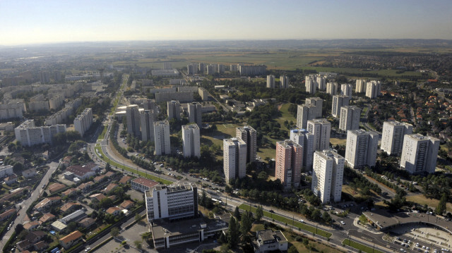 Vue aérienne de la ville de Vénissieux, dans la banlieue sud de Lyon en France. Crédit photo: PHILIPPE DESMAZES / AFP