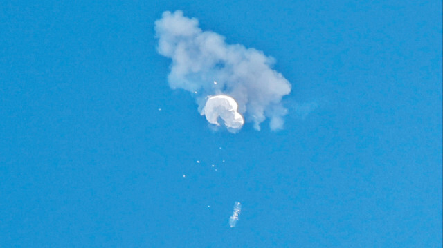 ABD’nin, hava sahasına giren Çin’e ait bir balonu günler süren canlı yayınların ardından F-22 atışıyla düşürdü.