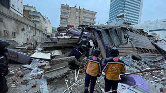Kahramanmaraş merkezli 7.4 büyüklüğünde deprem yaşandı.