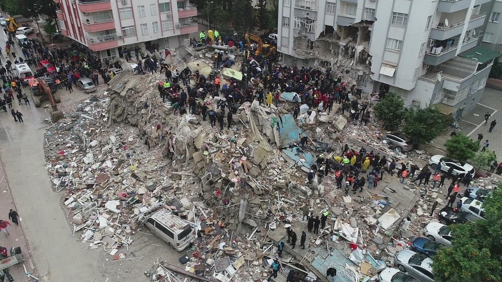 Deprem bölgesinde 7,6 büyüklüğünde bir deprem daha meydana geldi