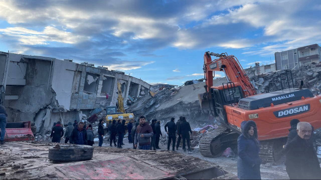 Kahramanmaraş'taki depremin ardından yapılan enkaz kaldırma çalışması.