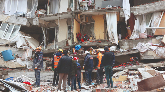 Depremden sonra sosyal medyadaki bilgi kirliliği dikkat çekti. Deprem acısını ranta çevirmek isteyen alçaklar, sosyal medyada çirkin yüzlerini gösterdi. 