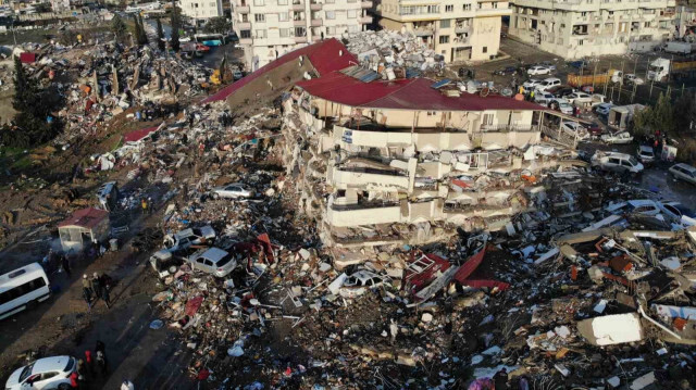 7,7'lik deprem sonrası 10 ilde beş binden fazla bina yıkıldı.