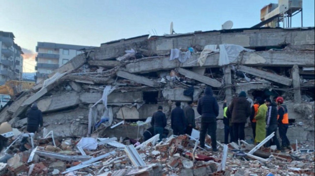 Editörümüzün ailesi Hacı Ali Öztürk Mahallesi’nde enkaz altında kurtarılmayı bekliyor