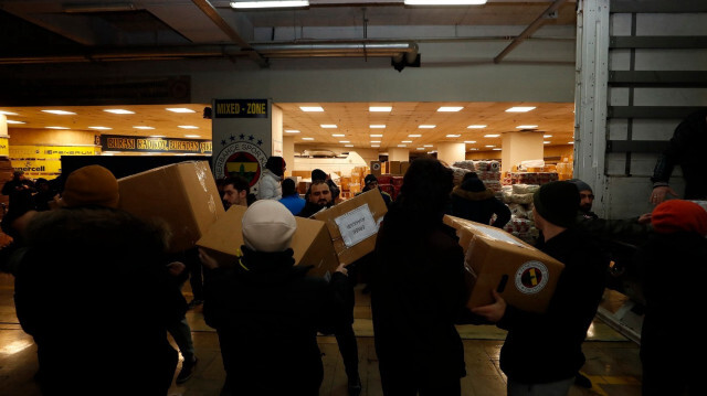 Fenerbahçe Stadı da yardım toplama merkezlerinden birisi