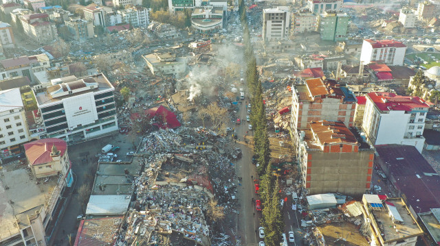 Depremin büyük yıkıma neden olduğu Kahramanmaraş ve Hatay’da savaş alanını andıran görüntüler var.