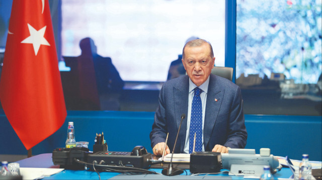 Cumhurbaşkanı Erdoğan, arama kurtarma faaliyetleri ve sonrasındaki çalışmaların hızlıca yürütülebilmesi için olağanüstü hal ilan etme kararı aldıklarını açıkladı.
