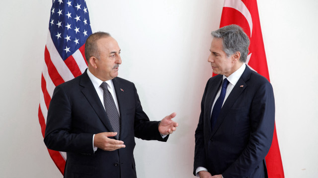 Le ministre turc des Affaires étrangères Mevlut Cavusoglu et le secrétaire d'État américain Antony Blinken, au siège de l'ONU à New York, le 18 mai 2022. Crédit photo: EDUARDO MUNOZ / POOL / AFP