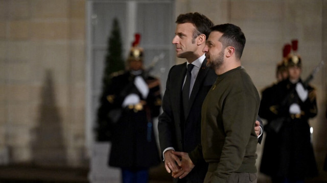 Le président français, Emmanuel et son homologue ukrainien, Volodymyr Zelensky, au palais de l'Élysée à Paris, le 8 février 2023. Crédit photo: EMMANUEL DUNAND / AFP