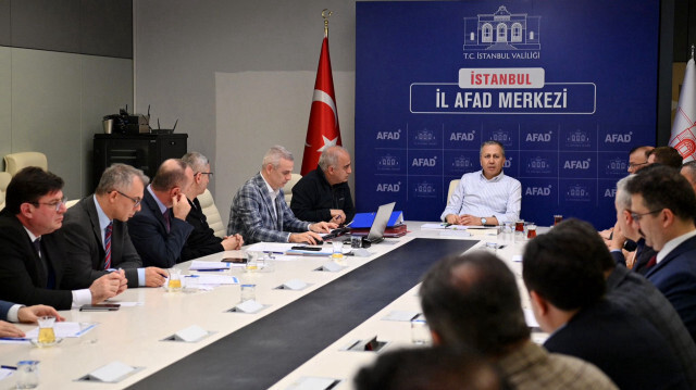 İstanbul'da Vali Ali Yerlikaya'nın da katıldığı deprem yardımı koordinasyon toplantısı gerçekleştirildi.