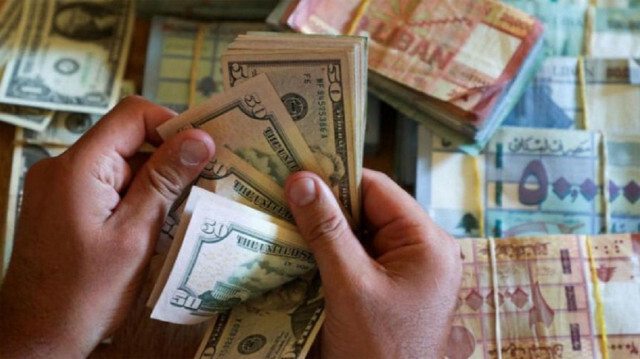 Lübnan'da marketlerdeki fiyat etiketlerinin lira yerine dolar ile gösterilmesi kararı halk tarafından tepki çekiyor. (Arşiv)