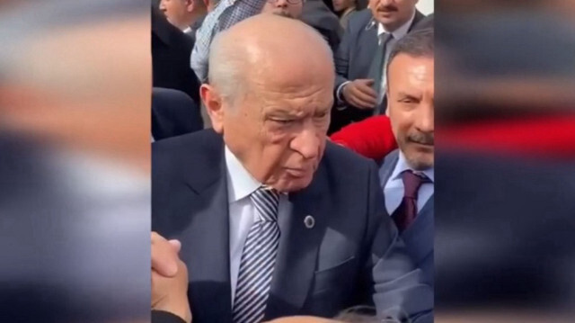 MHP Genel Başkanı Devlet Bahçeli, afet bölgesinde "Elbistan il olsun" sloganı atan gruba tepki gösterdi.