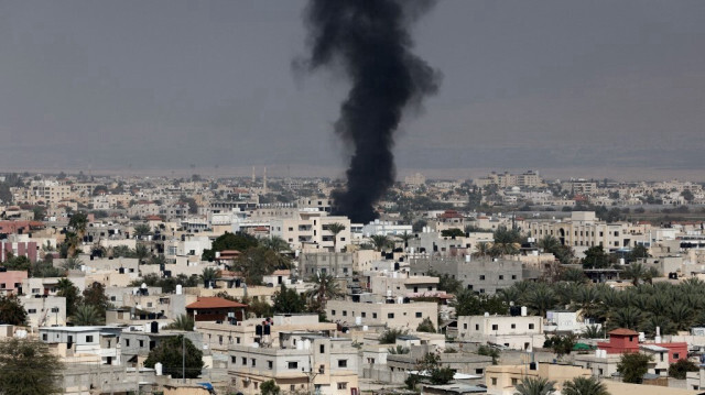 De la fumée s'échappe de la ville de Jéricho en Cisjordanie occupée lors d'un raid des forces israéliennes. Crédit photo: AHMAD GHARABLI / AFP