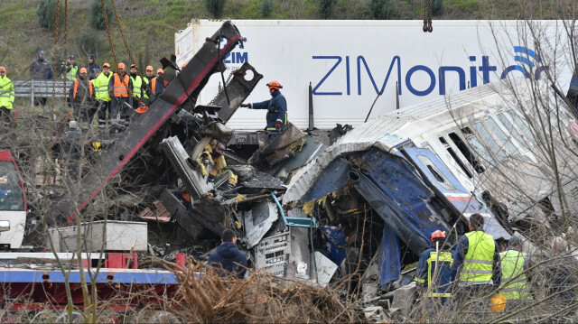Yunanistan'da meydana gelen tren kazasında 32 kişinin yaşamını yitirdiği, 85 kişinin yaralandığı bildirildi. 