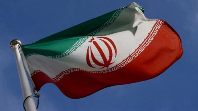 İran'da 4 cami kimliği belirsiz kişilerce ateşe verildi