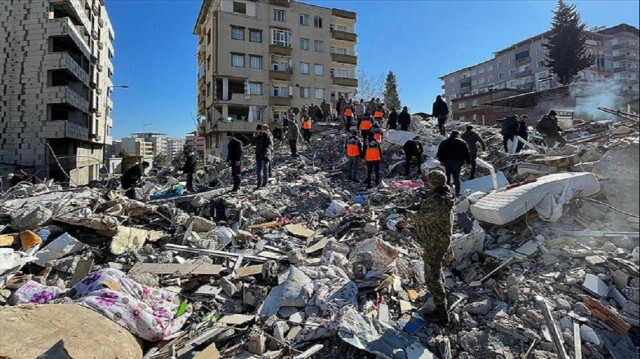 الجمهوريات التركية.. يدًا بيد لمواجهة آثار الزلزال 