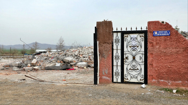 Kozanoğlu'nun depremler sonucunda yıkılan evi