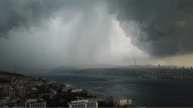 Hafta sonu Marmara Bölgesi'nde kuvvetli yağış bekleniyor. (Arşiv)