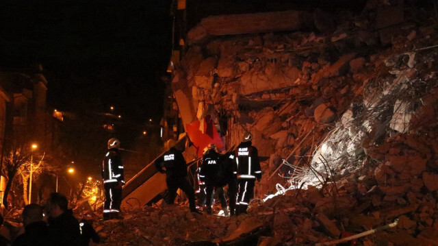 Malatya'da 6 katlı bina çöktü.