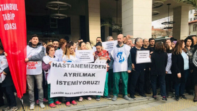 Görev yerlerinin değiştirileceğini öne süren İstanbul Tabip Odası ve SES üyesi hastane çalışanları, eylem yaptı.