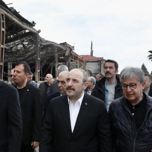 Bakan Varank depremden etkilenen Malatya'da esnafla bir araya geldi