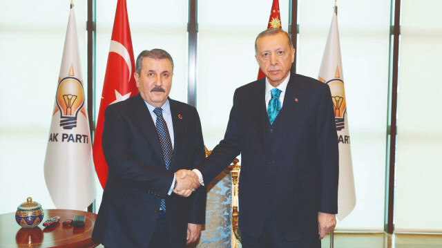 Cumhurbaşkanı Recep Tayyip Erdoğan, Büyük Birlik Partisi Genel Başkanı Mustafa Destici ile görüştü. 