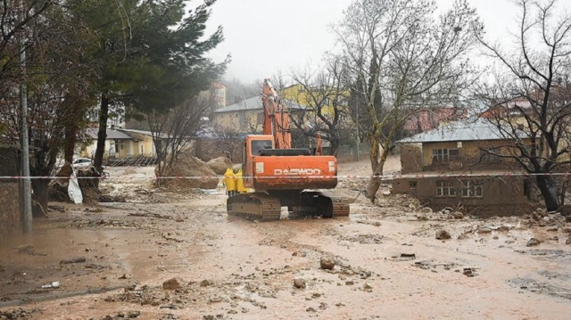 تركيا.. مصرع 5 أشخاص وفقدان 5 جراء فيضانات
