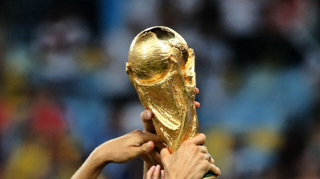 Dünya Kupası 2030 için Suudi Arabistan-Yunanistan-Mısır, Arjantin-Uruguay-Paraguay-Şili ortakları da aday.