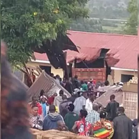 Uganda'da kamyon okul duvarına girdi: 4 öğrenci yaşamını yitirdi