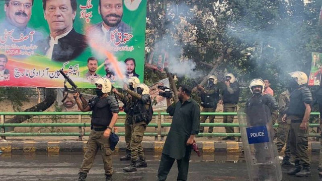 باكستان.. تواصل الصدامات بين الشرطة وأنصار عمران خان 