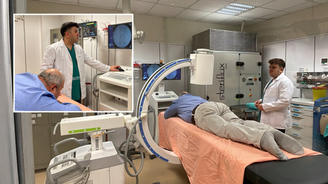 Anesteziyoloji ve Reanimasyon Uzmanı Dr. Öğretim Üyesi Mustafa Kurçaloğlu, ağrı pili uygulamasını hastalara son basamak olarak uyguladıklarını dile getirdi.