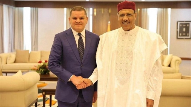 Le chef du gouvernement libyen d'union nationale, Abdul Hamid Dbeibeh et le président du Niger, Mohamed Bazoum. Crédit Photo: AA