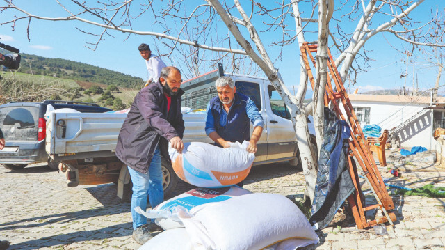  Gaziantep Büyükşehir Belediyesinden depremzede besicilere yem desteği.