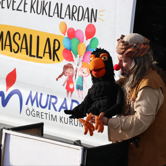 بالدمى التراثية.. "حكواتي" يفرح قلوب أطفال زلزال تركيا 
