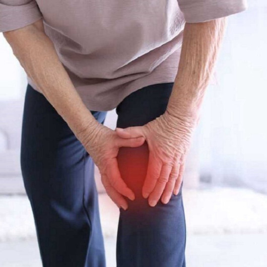 آلام الركبة.. الأعراض وسبل العلاج 