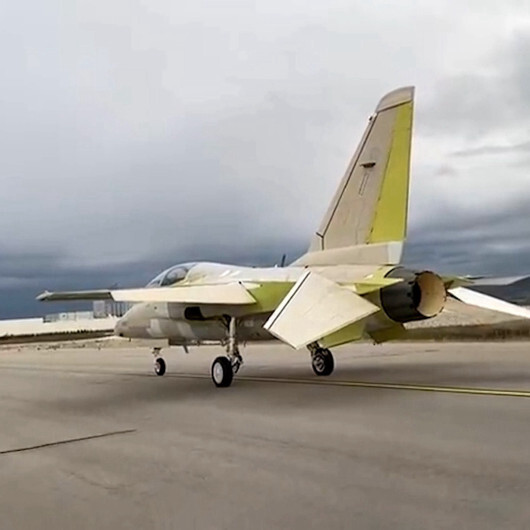 Yerli ve milli jet uçağı HÜRJET piste çıktı
