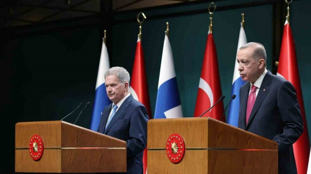 Turkish President Recep Tayyip Erdogan (R) and Finnish President Sauli Niinisto (L)