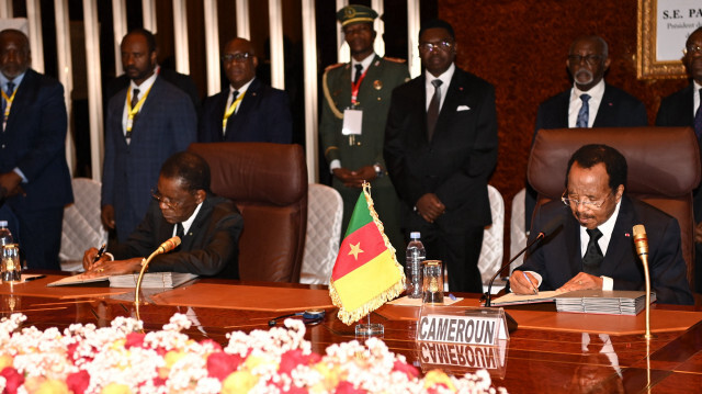 Les Présidents camerounais et guinéen lors de la cérémonie de signature de l'accord. Crédit Photo: Présidence camerounaise