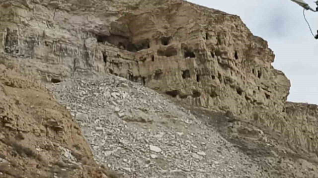 M.Ö. 2 binli yıllarda Hititlerin zamanında yapıldığı düşünülen mağara evlerinin bir kısmında çökmeler yaşandı.