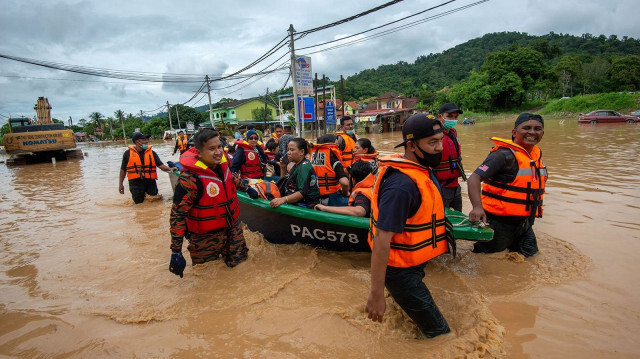 Malezya'da sürekli devam eden şiddetli yağışlar sele sebep oldu