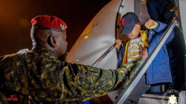 Les personnes rapatriées est arrivé au bord d’un vol spécial. Crédit Photo: APANEWS