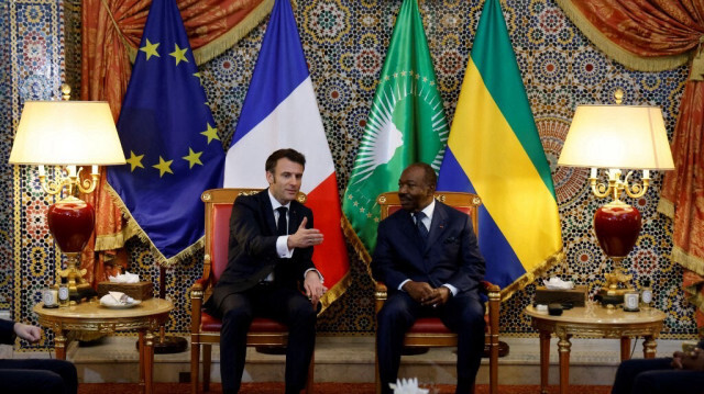 Le président français Emmanuel Macron (à gauche) et le président gabonais Ali Bongo Ondimba (à droite) au palais présidentiel de Libreville.
Crédit Photo: LUDOVIC MARIN / AFP