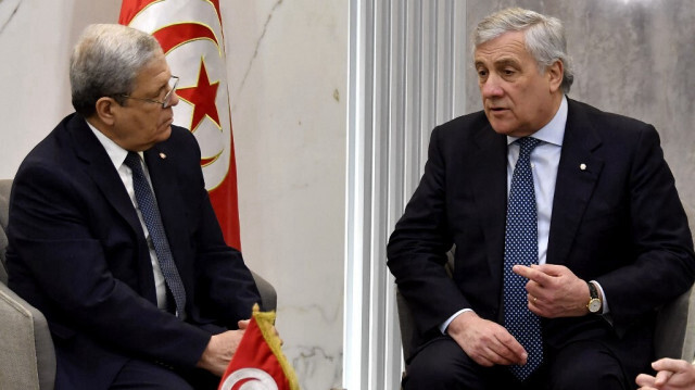 Le ministre italien des Affaires étrangères Antonio Tajani (D) s'entretient avec le ministre tunisien des Affaires étrangères Othman Jirandi (G). Crédit Photo: FETHI BELAID / AFP