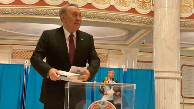 Нурсултан Назарбаев впервые после операции появился на публике. Он ...