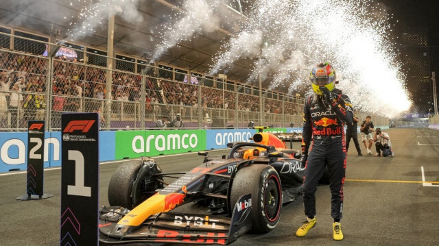 Sergio Perez remporte sa première victoire de la saison. Crédit photo : Luca Bruno / POOL / AFP