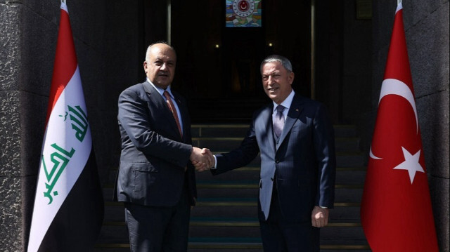 Turkish National Defense Minister Hulusi Akar (R) and his Iraqi counterpart Thabet Mohammad Saeed al-Abbasi (L)