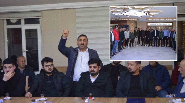 Yeniden Refah Partisi’nden istifa eden 120 kişi AK Parti’ye geçti.