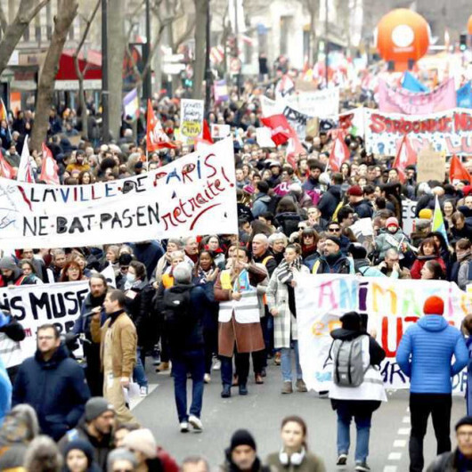 لليوم التاسع.. مظاهرات عمالية واسعة في فرنسا 