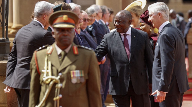 Le roi Philippe de Belgique (à droite) et le président sud-africain Cyril Ramaphosa à ses côtés. Crédit Photo: PHILL MAGAKOE / AFP