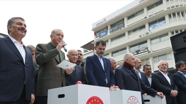 أردوغان يضع حجر أساس مساكن لضحايا الزلزال في إسكندرون 
